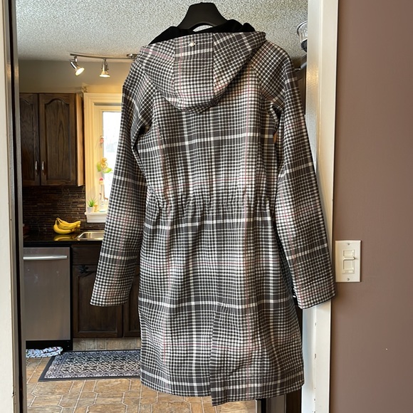 lululemon rain coat - Picture 2 of 3